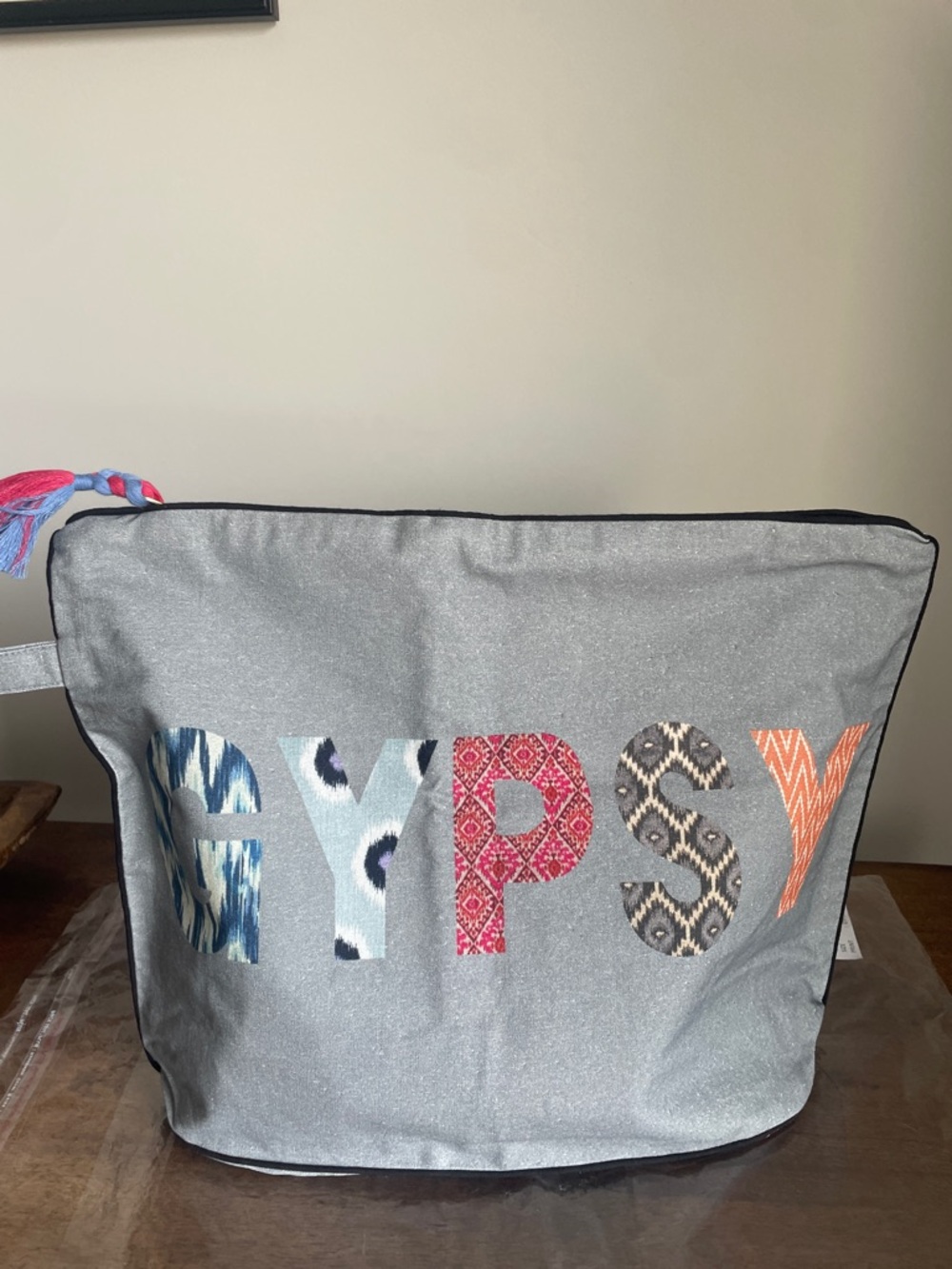 NWT Wander by Virginia Wolf grey GYPSY Canvas Pouch with Pink and Blue Tassel - Picture 3 of 4